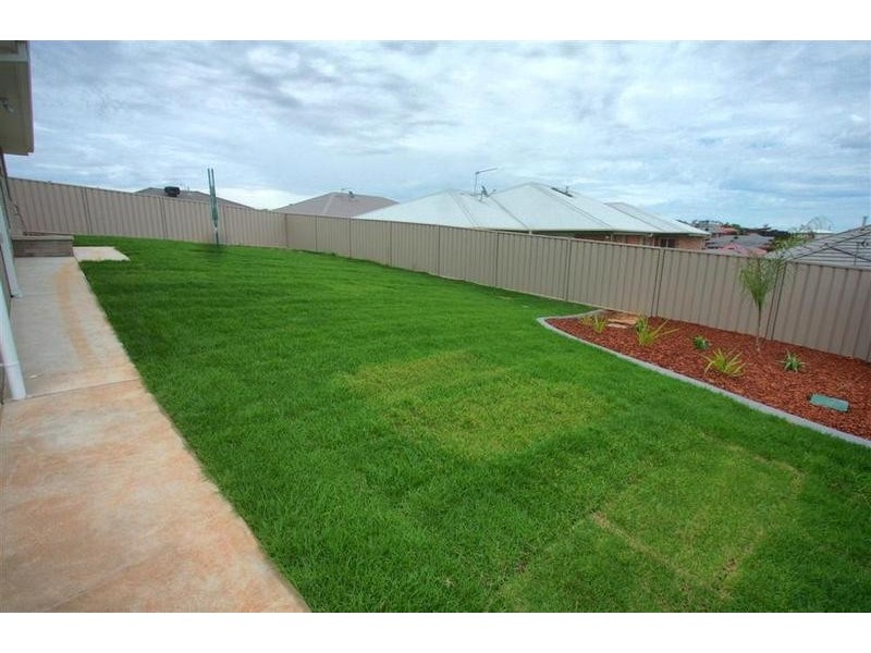 66 Kaloona Drive, Bourkelands NSW 2650
