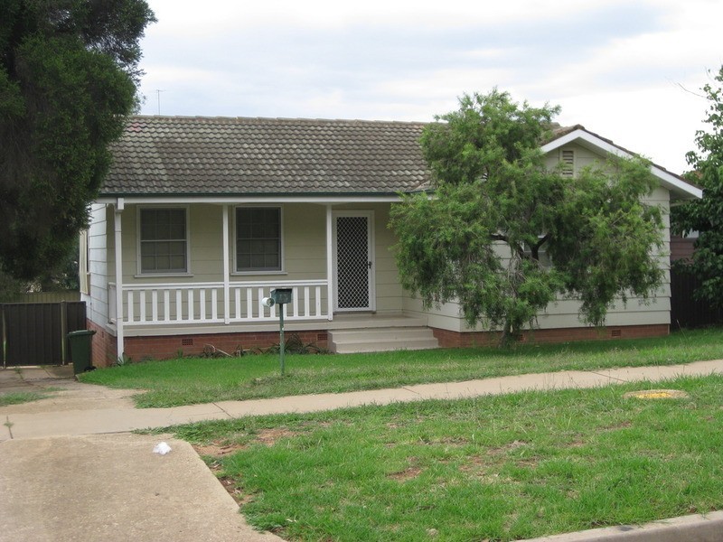13 Connorton Street, Wagga Wagga NSW 2650