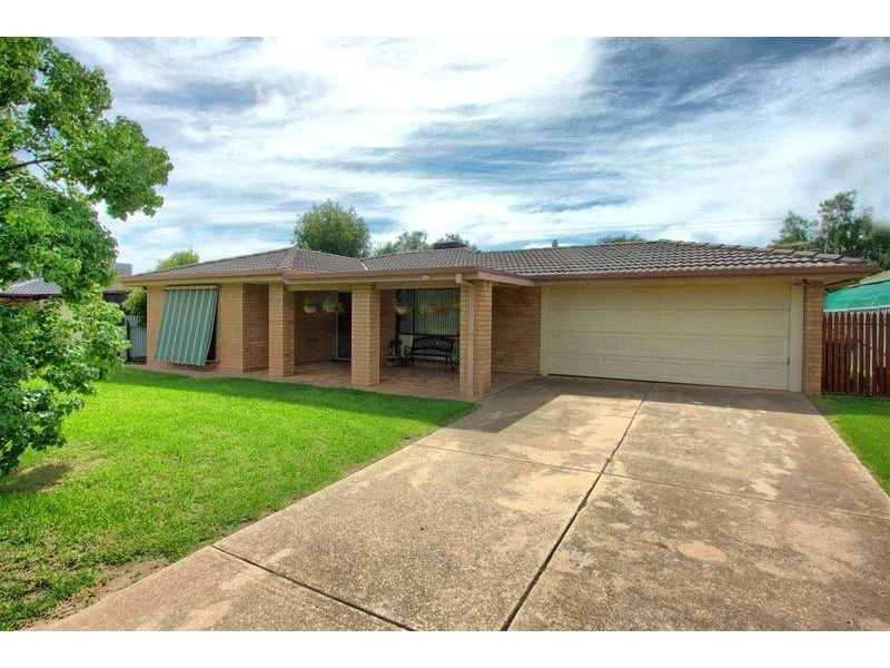 51 Undurra Drive, Glenfield Park NSW 2650