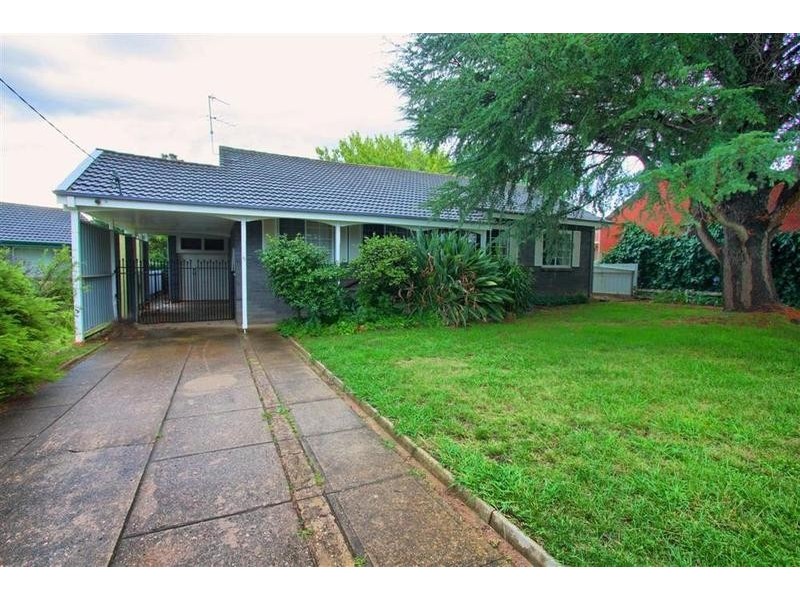 5 Moran Street, Tolland NSW 2650