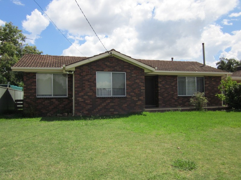 2 Huron Crescent, Lake Albert NSW 2650
