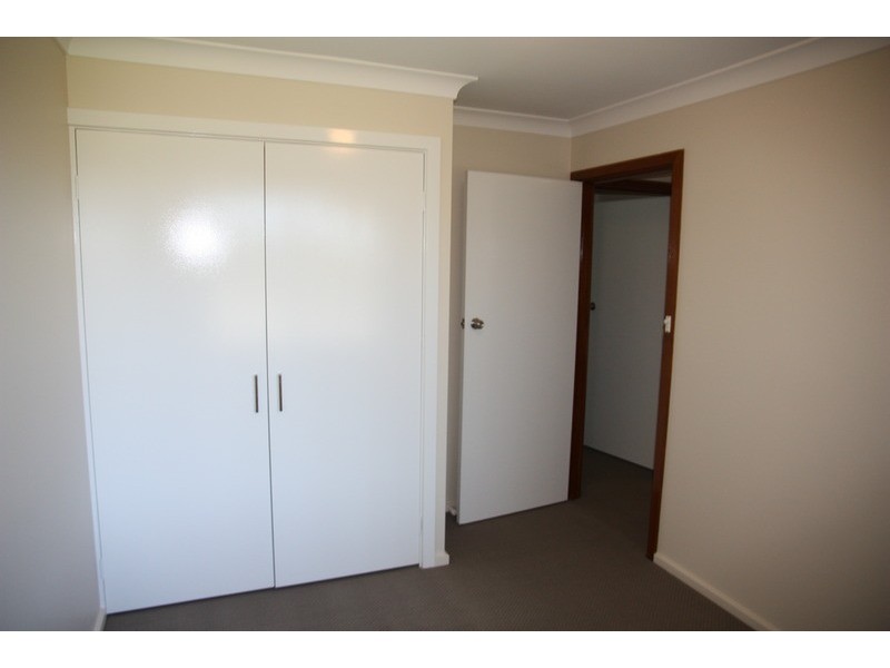 2 Huron Crescent, Lake Albert NSW 2650