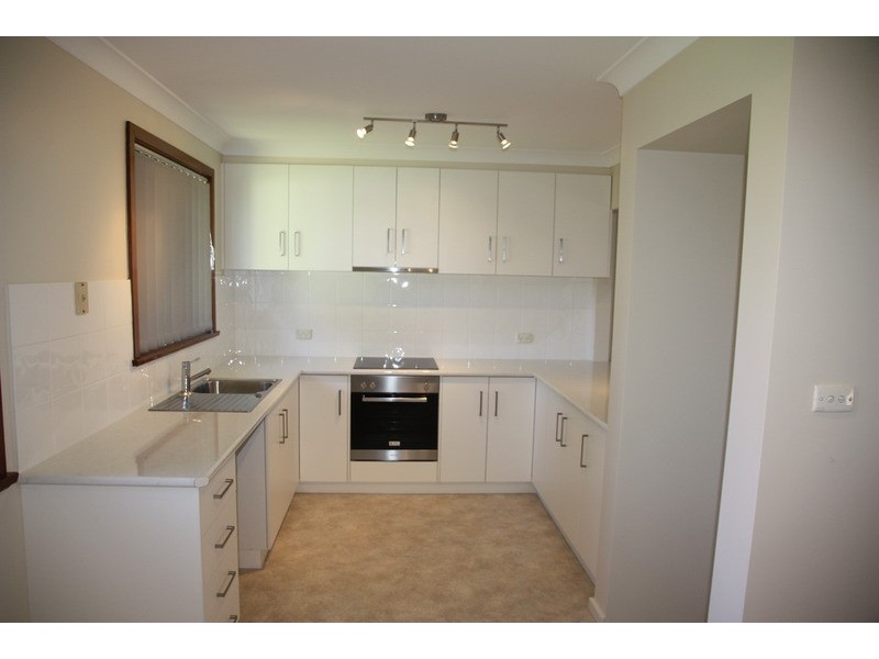 2 Huron Crescent, Lake Albert NSW 2650