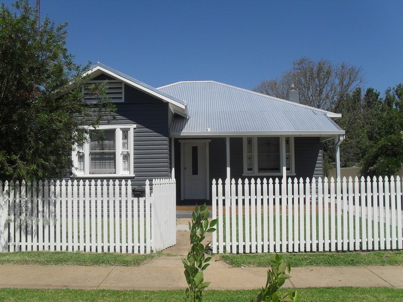 30 Travers Street, Wagga Wagga NSW 2650