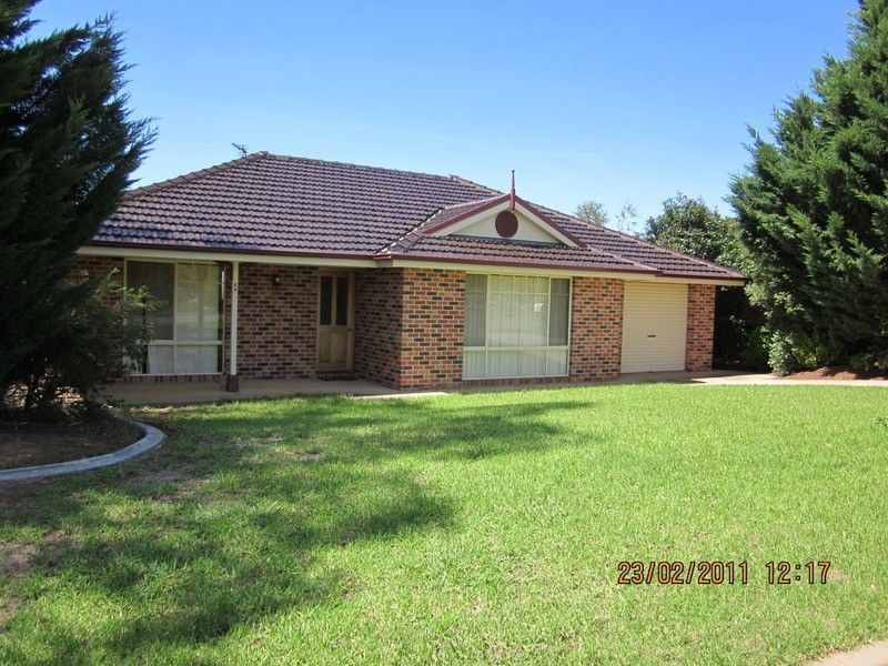 1/29 Roberts Way, Kooringal NSW 2650