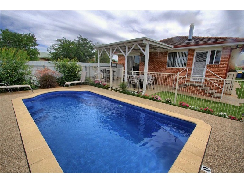 1 Jabiru Place, Glenfield Park NSW 2650