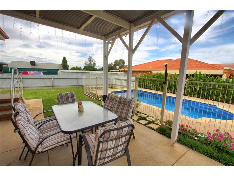 1 Jabiru Place, Glenfield Park NSW 2650