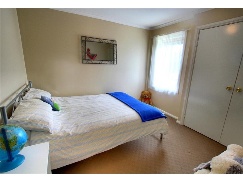 1 Jabiru Place, Glenfield Park NSW 2650