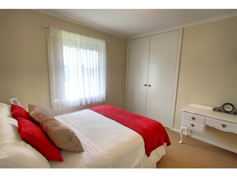 1 Jabiru Place, Glenfield Park NSW 2650