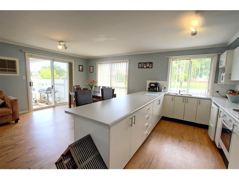 1 Jabiru Place, Glenfield Park NSW 2650