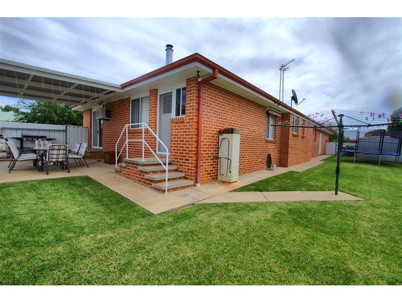 1 Jabiru Place, Glenfield Park NSW 2650
