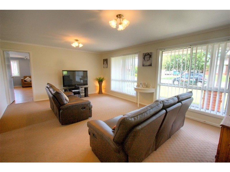 1 Jabiru Place, Glenfield Park NSW 2650