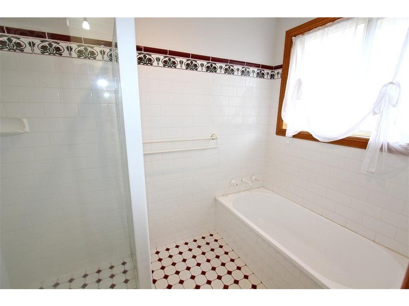 12 Kincora Place, Bourkelands NSW 2650