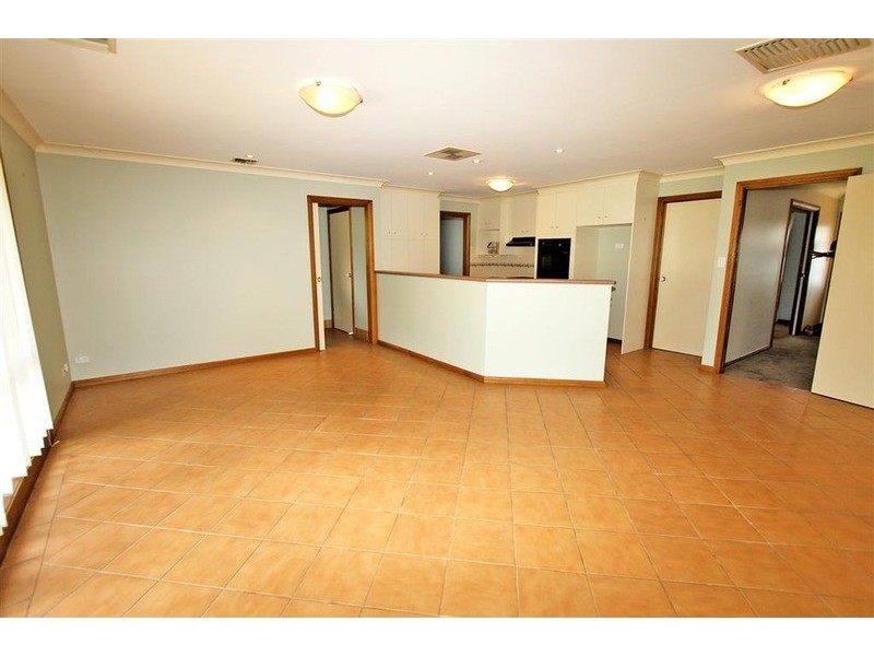 12 Kincora Place, Bourkelands NSW 2650