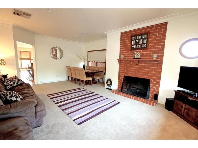 24 Bourkelands Drive, Bourkelands NSW 2650