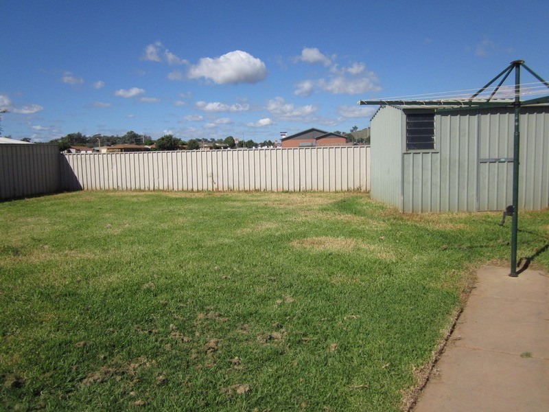 10 Yentoo Drive, Glenfield Park NSW 2650