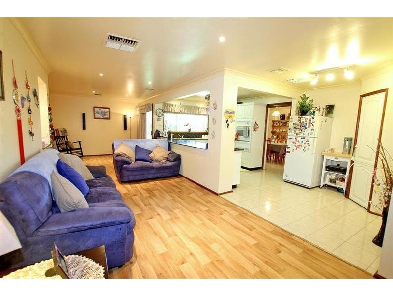 4 Vanda Street, Lake Albert NSW 2650