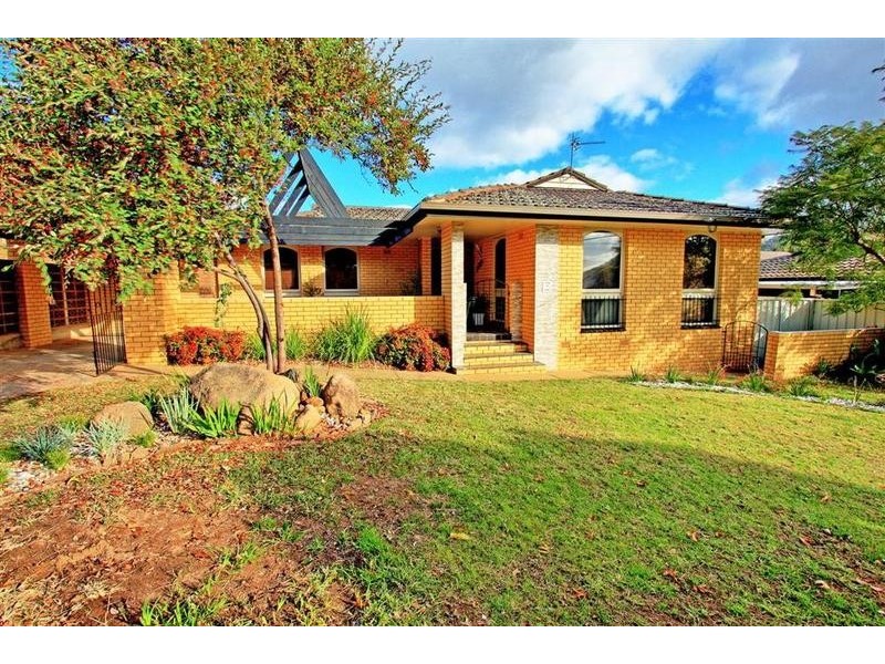 3 Malumba Crescent, Kooringal NSW 2650