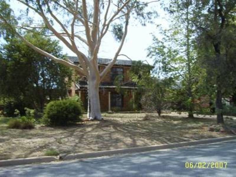 15 Eastlakes Drive, Lake Albert NSW 2650