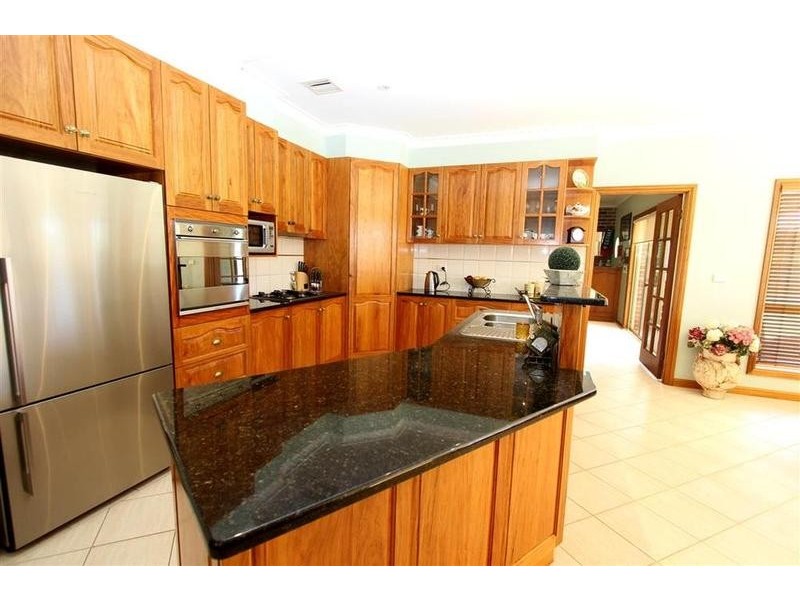 2 Evangelist Avenue, Lake Albert NSW 2650