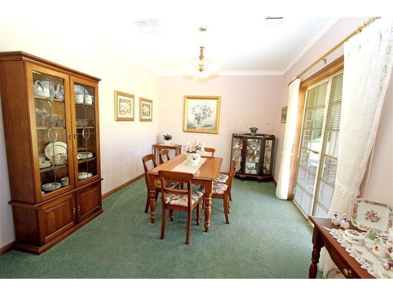 2 Evangelist Avenue, Lake Albert NSW 2650