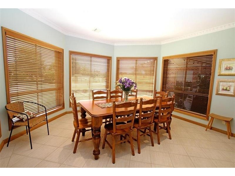 2 Evangelist Avenue, Lake Albert NSW 2650