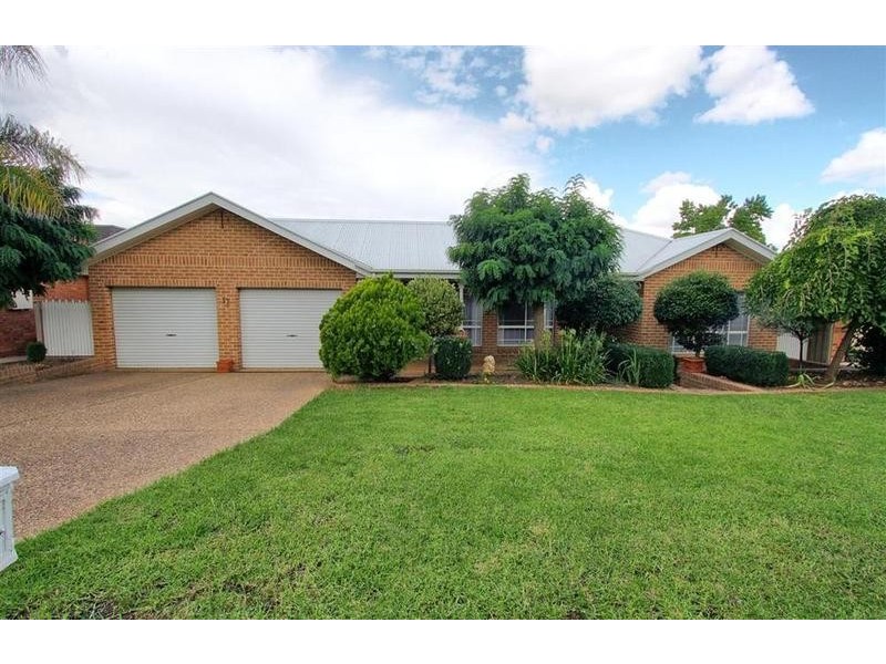 17 Kimberley Drive, Tatton NSW 2650