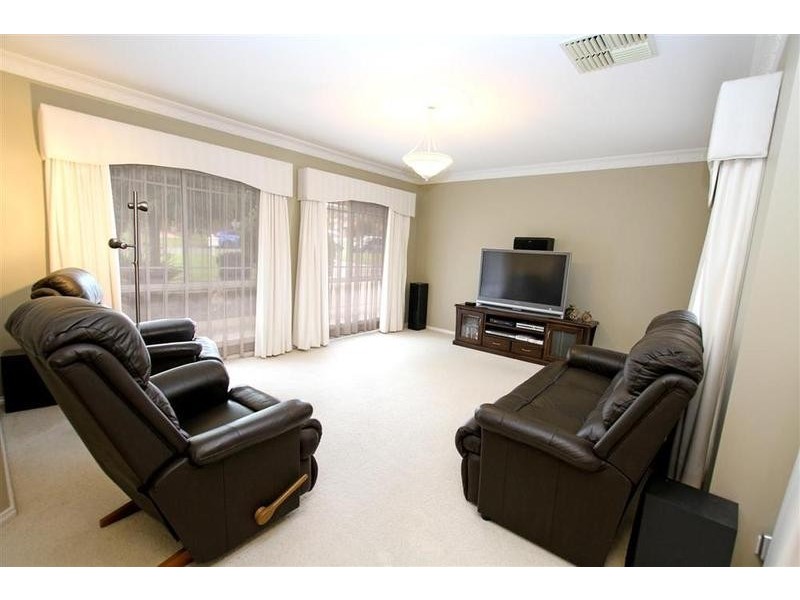 17 Kimberley Drive, Tatton NSW 2650