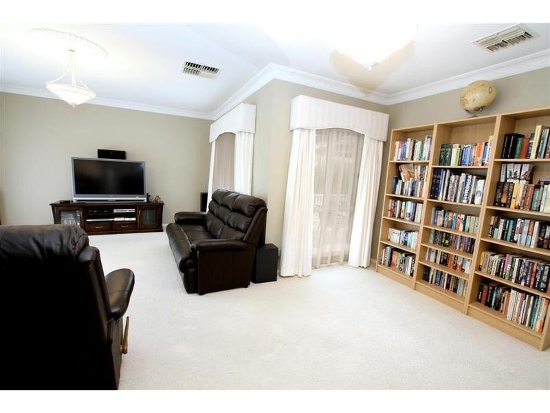 17 Kimberley Drive, Tatton NSW 2650