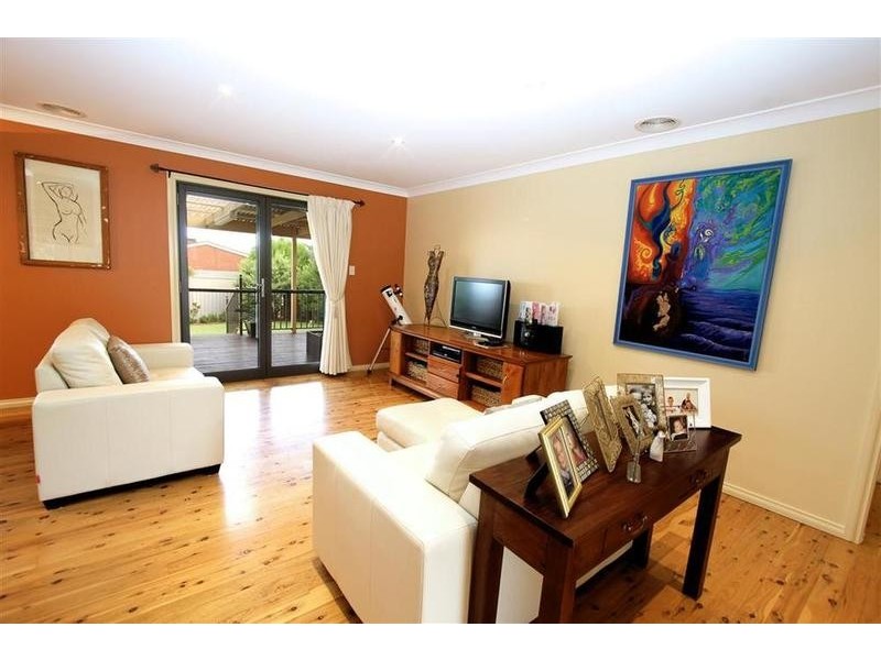 8 Galleon Place, Estella NSW 2650