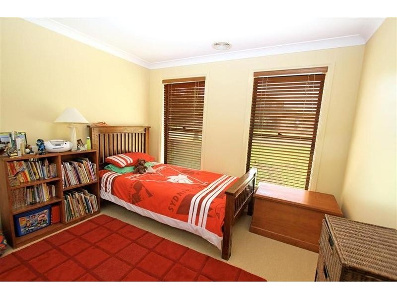 8 Galleon Place, Estella NSW 2650
