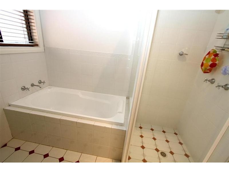 8 Galleon Place, Estella NSW 2650