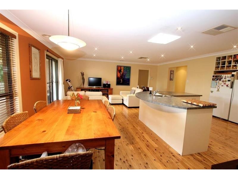 8 Galleon Place, Estella NSW 2650