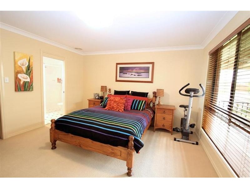 8 Galleon Place, Estella NSW 2650