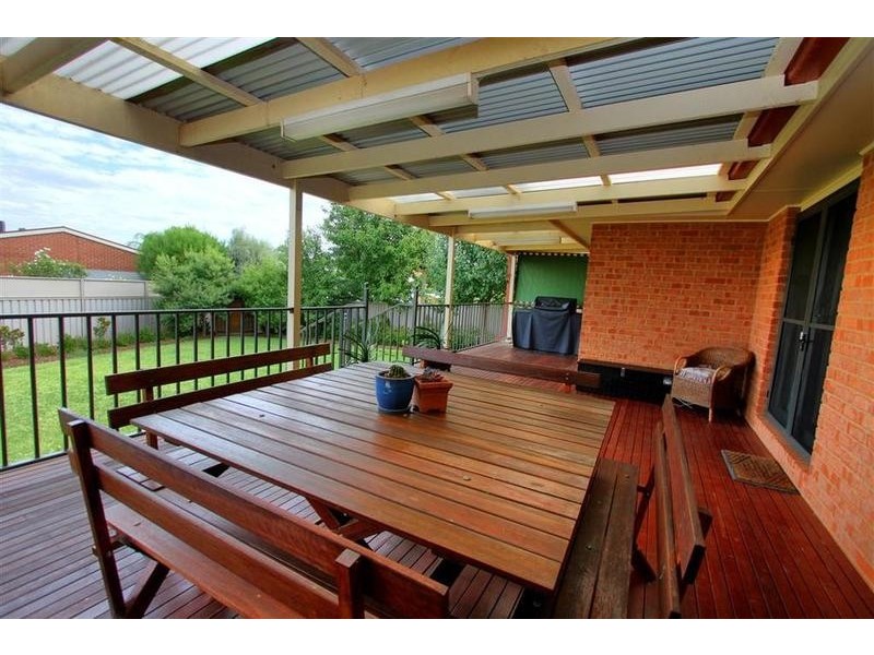 8 Galleon Place, Estella NSW 2650