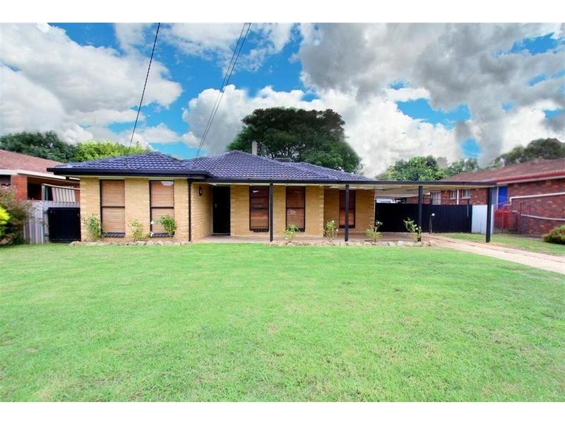 14 Geneva Crescent, Lake Albert NSW 2650