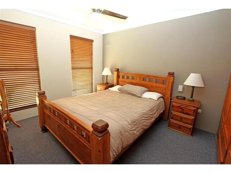 14 Geneva Crescent, Lake Albert NSW 2650