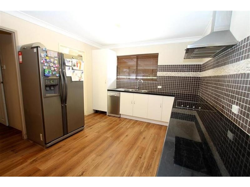 14 Geneva Crescent, Lake Albert NSW 2650