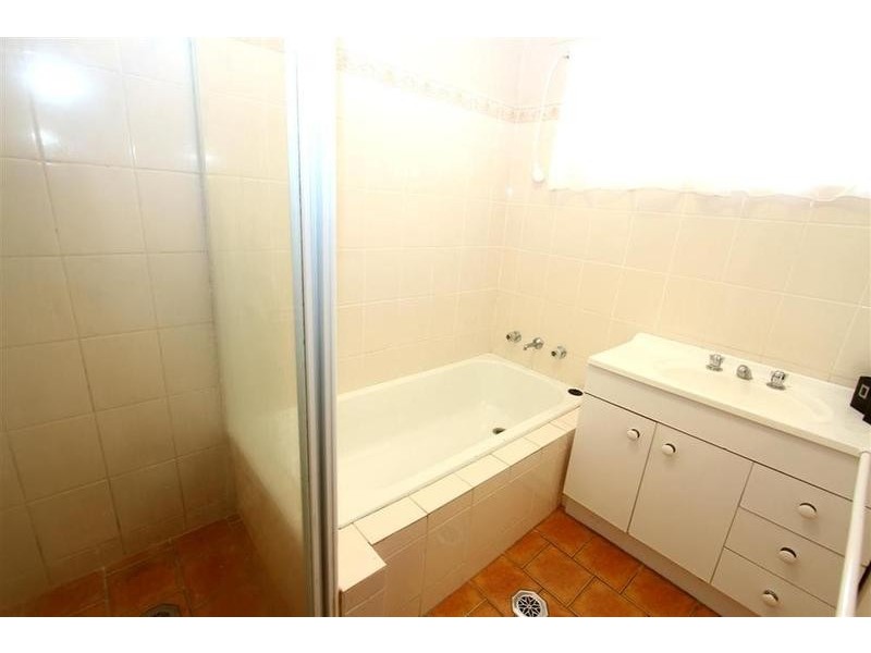 14 Geneva Crescent, Lake Albert NSW 2650