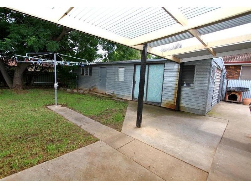 14 Geneva Crescent, Lake Albert NSW 2650