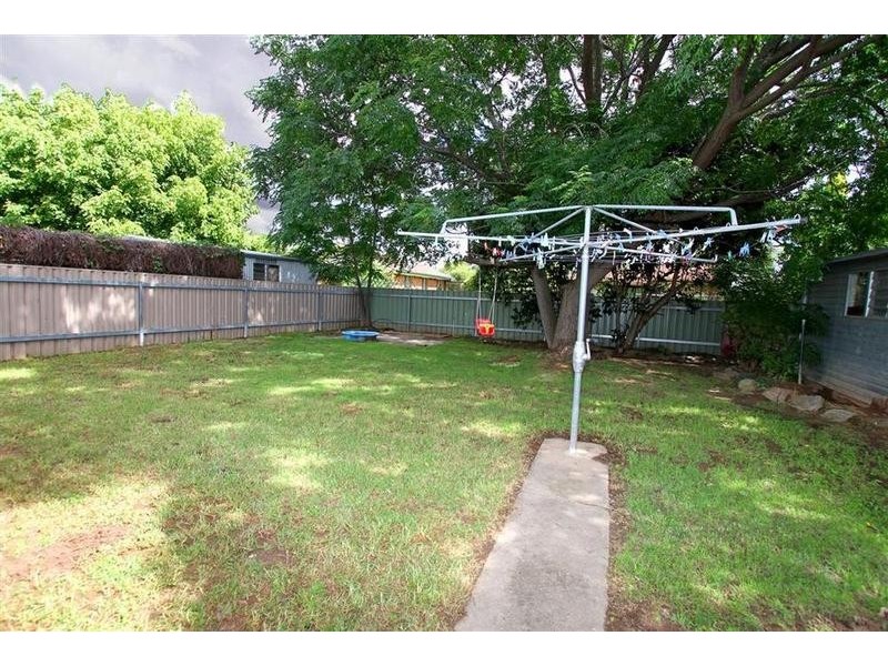 14 Geneva Crescent, Lake Albert NSW 2650