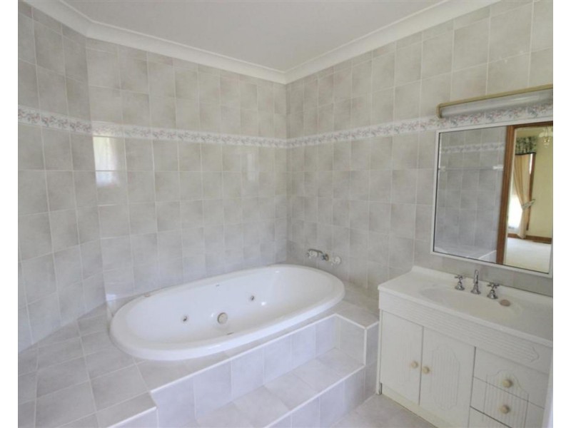 5 Banool Place, Kooringal NSW 2650