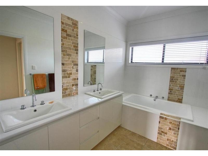 4 Brindabella Drive, Tatton NSW 2650