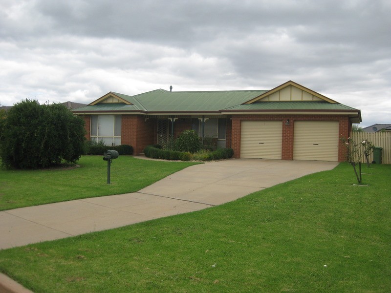 32 Yentoo Drive, Glenfield Park NSW 2650