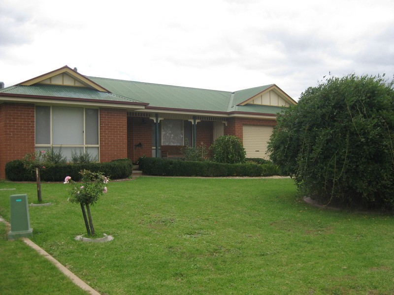 32 Yentoo Drive, Glenfield Park NSW 2650