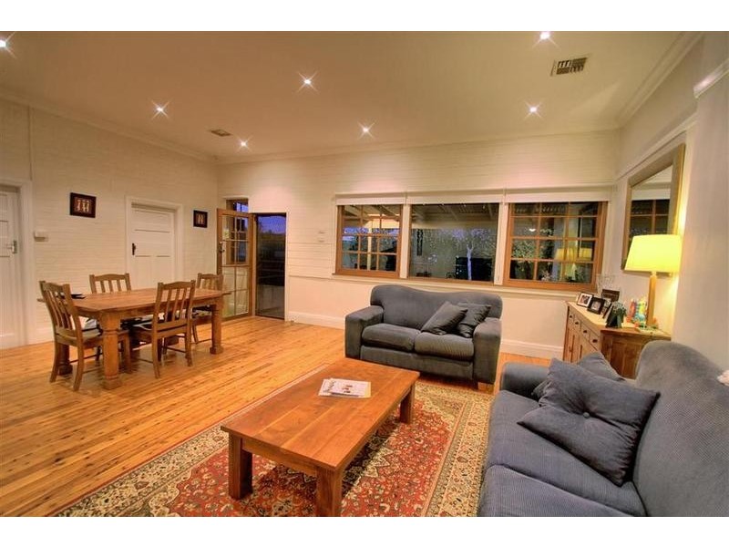 35 Collins Street, Turvey Park NSW 2650