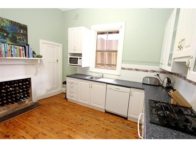 35 Collins Street, Turvey Park NSW 2650