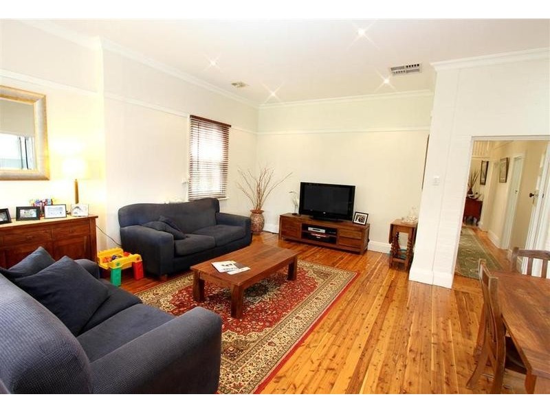 35 Collins Street, Turvey Park NSW 2650