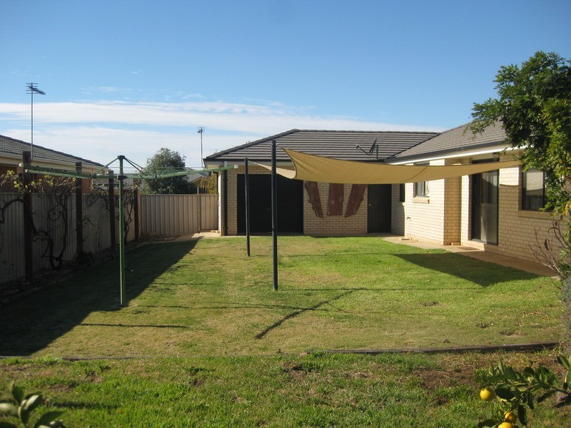 24 Woomera Place, Glenfield Park NSW 2650