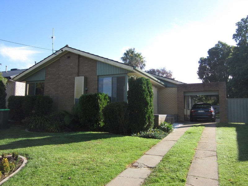 3 Fairbairn Crescent, Kooringal NSW 2650